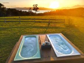 Farm Stay & Iconic Water Views - 32 Zachary Drive